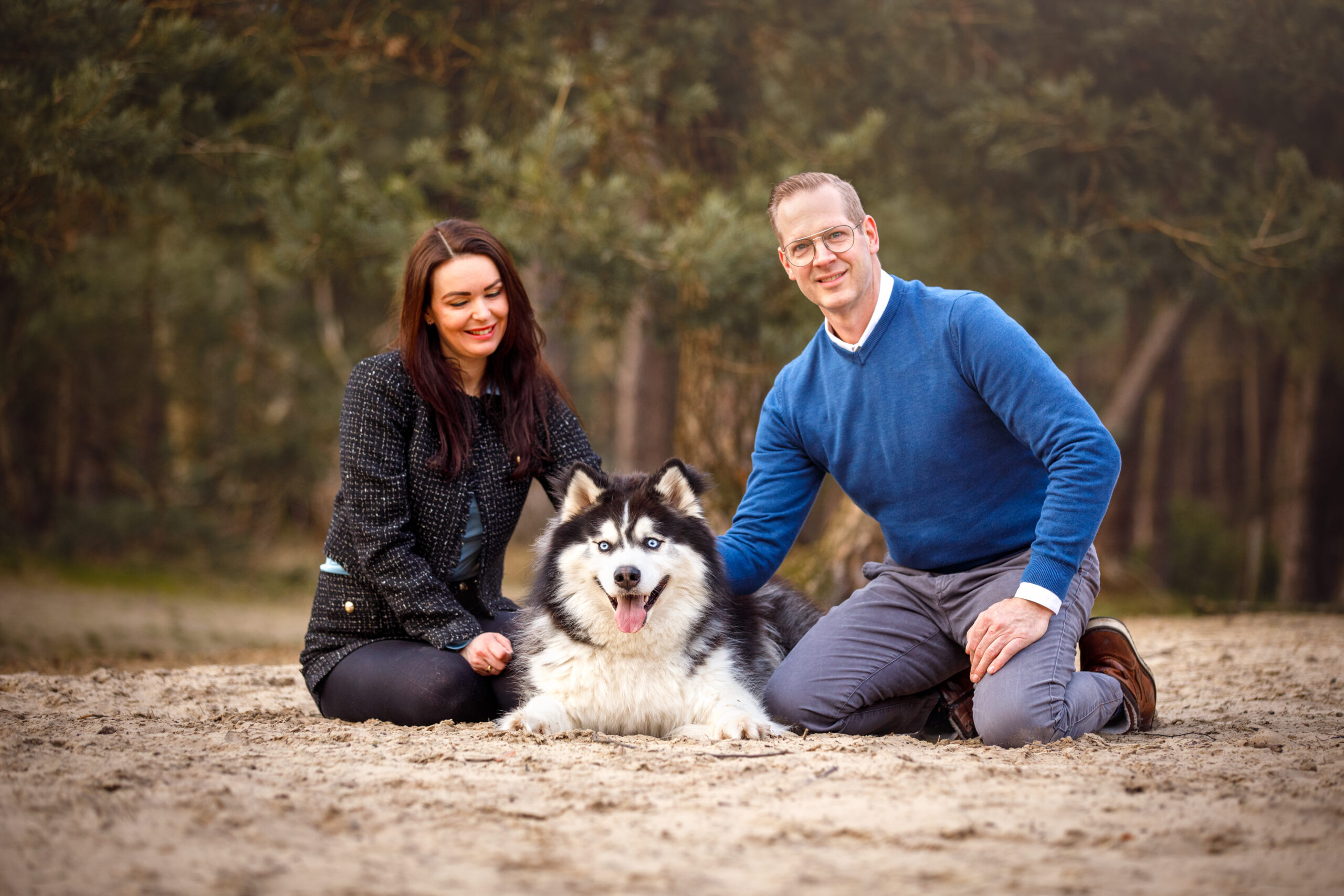 Vrouw in reflectie over relaties en bewustzijn, passend bij Human Design relatie-inzichten.