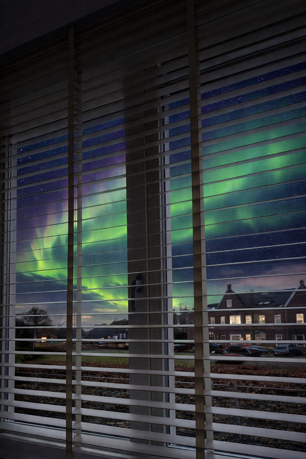 Noorderlicht zichtbaar aan de nachtelijke hemel door verhoogde zonne-activiteit